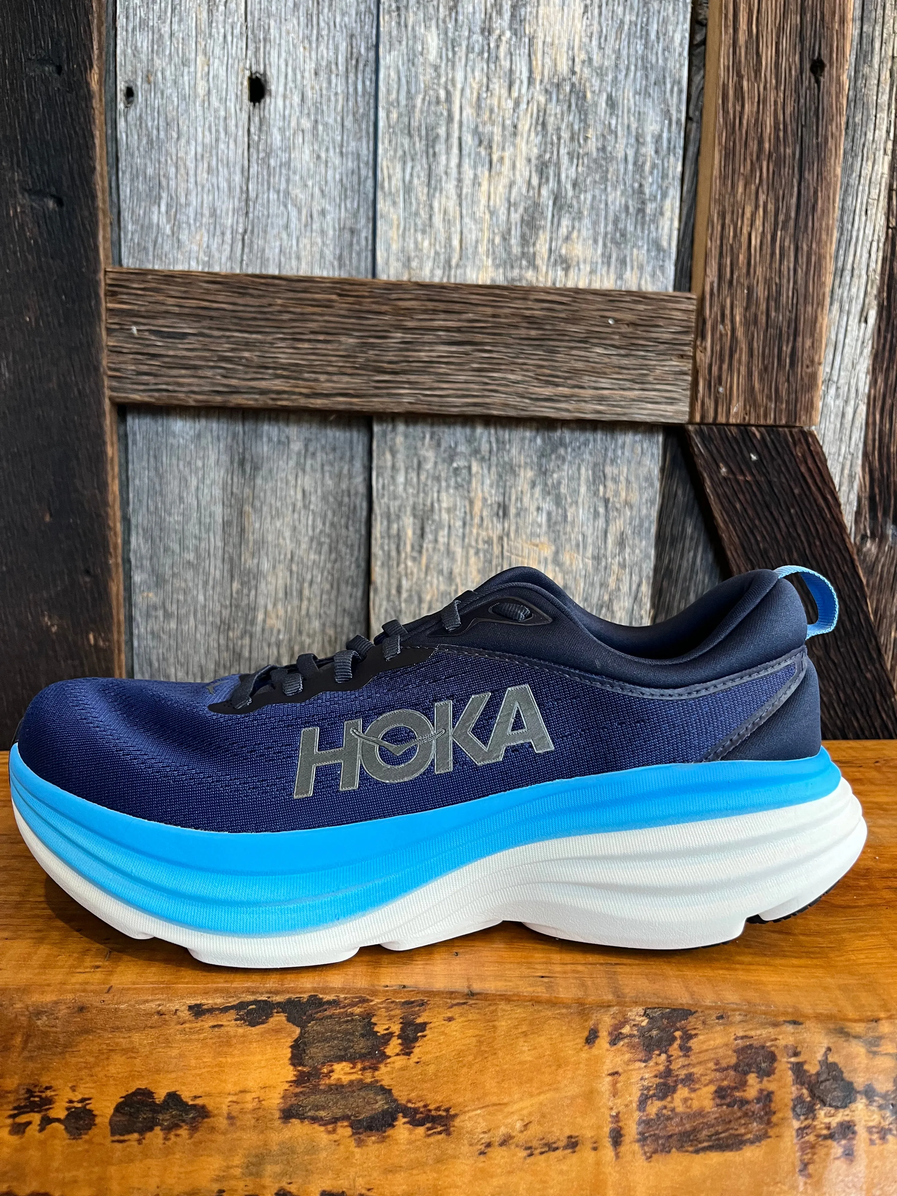 M Hoka Bondi 8