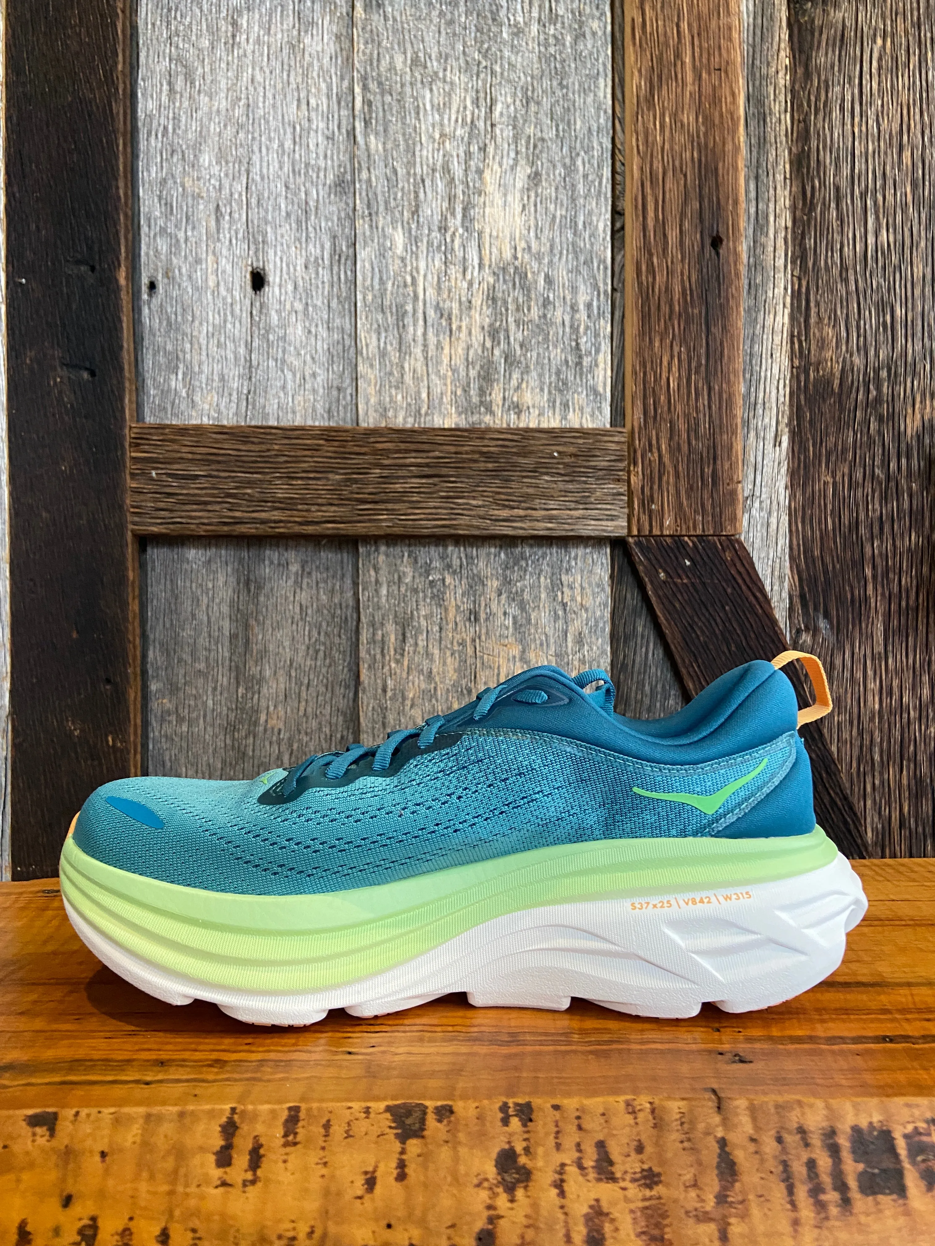 M Hoka Bondi 8