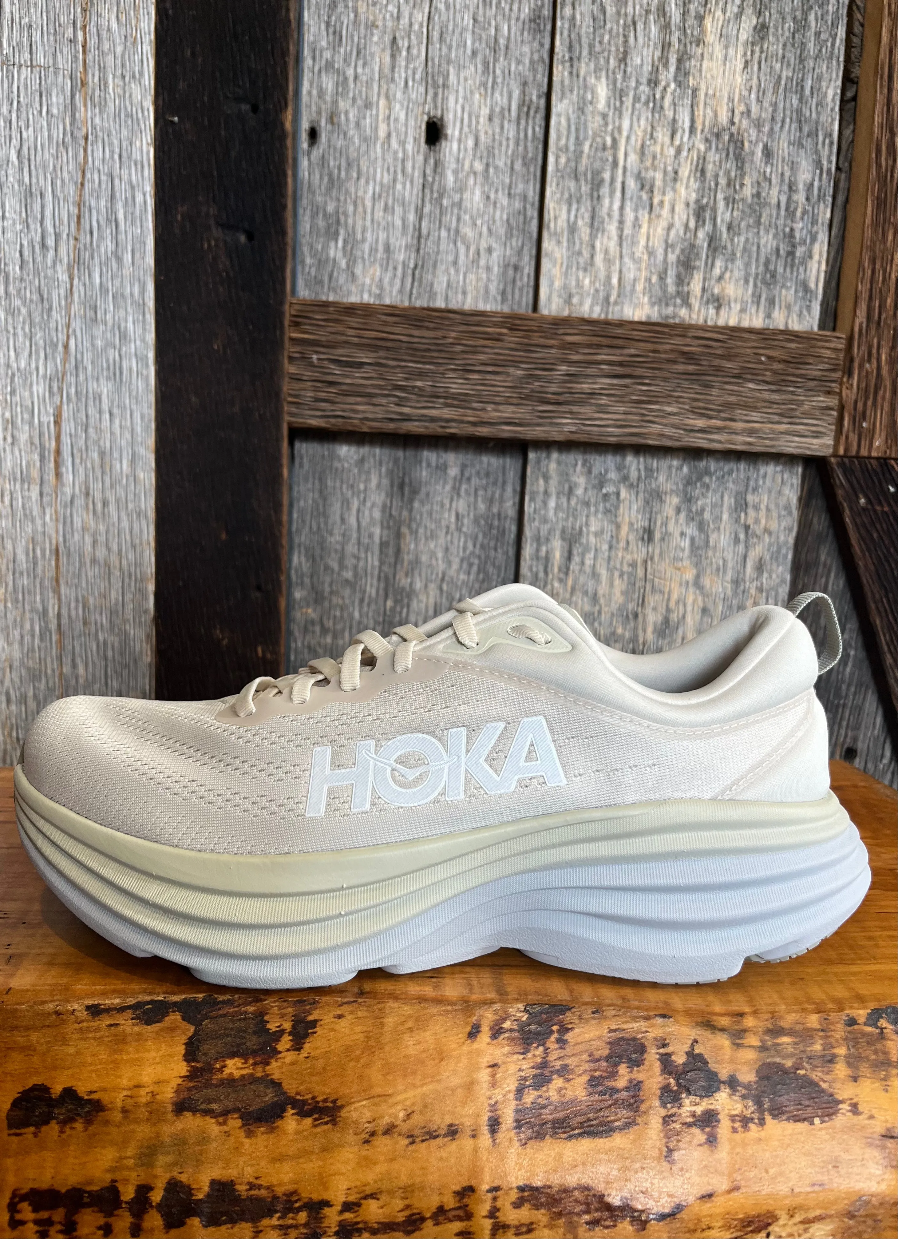 M Hoka Bondi 8