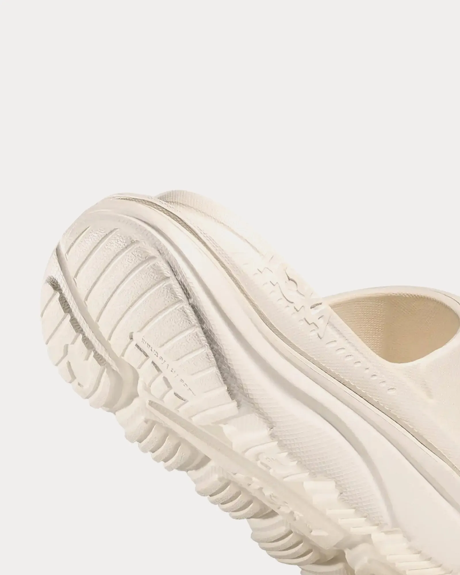 Ora Athletic Frost / Lava Slides