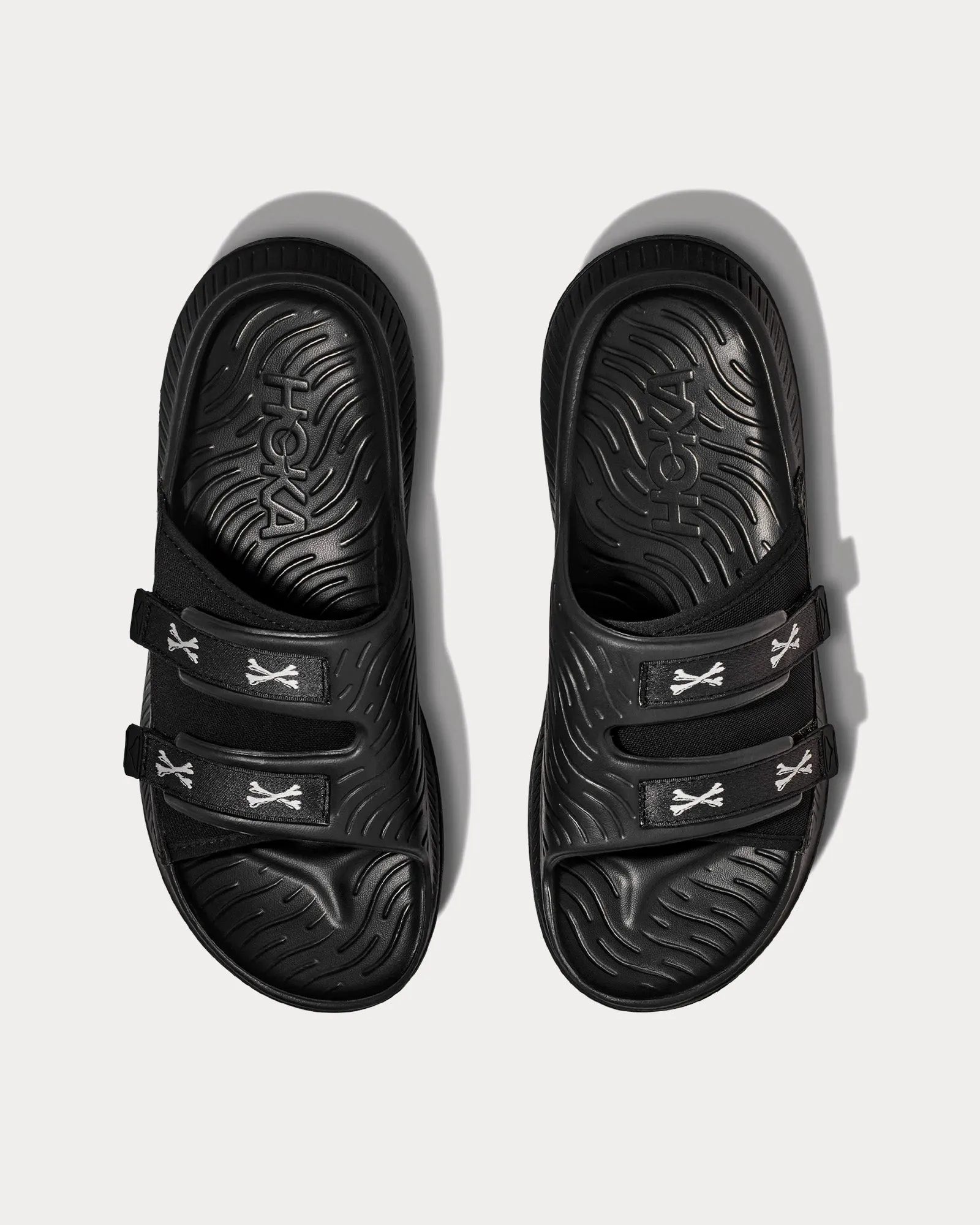 Ora Luxe Jet Black / White Slides