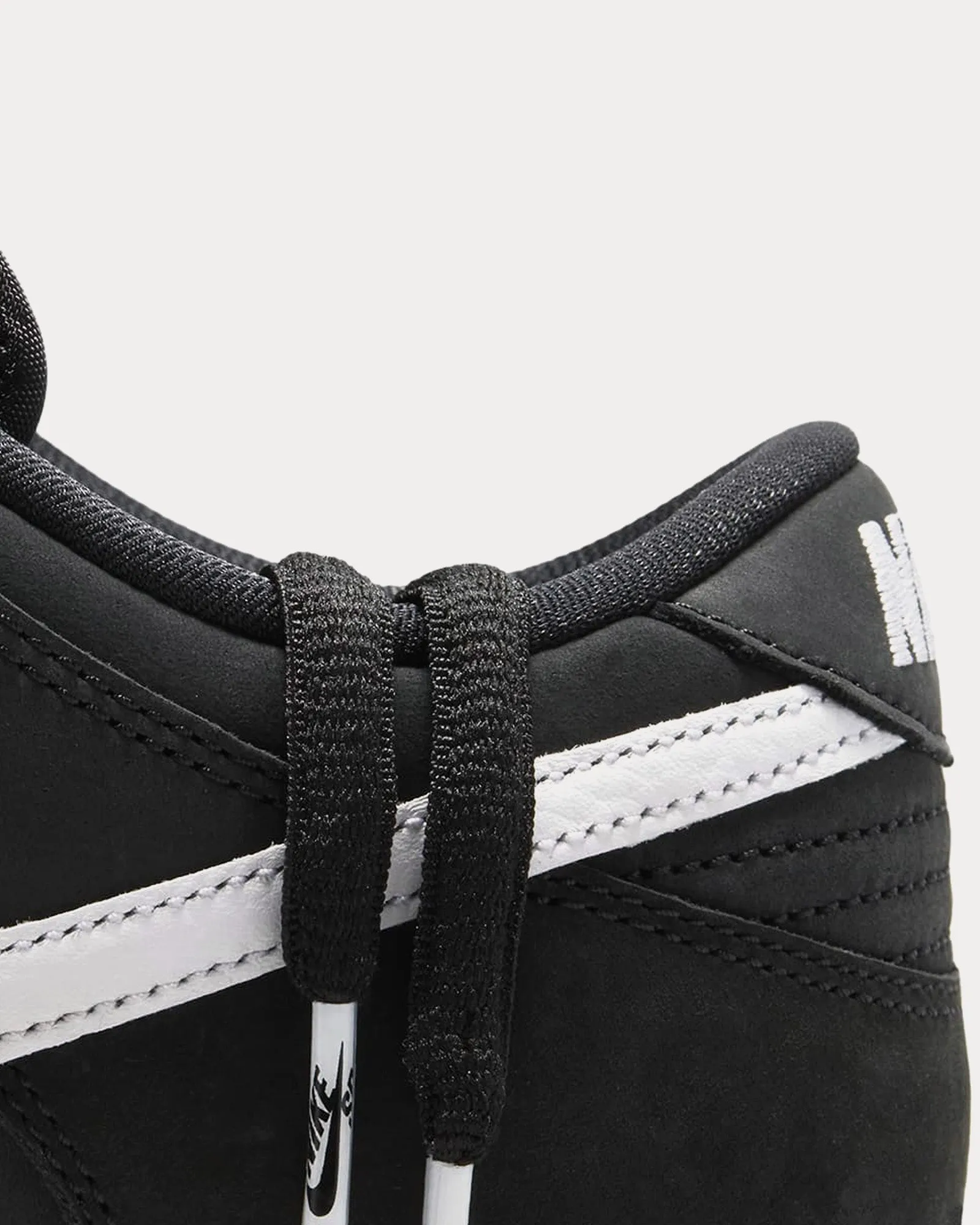 SB Dunk Low Black / Gum Light Brown Low Top Sneakers