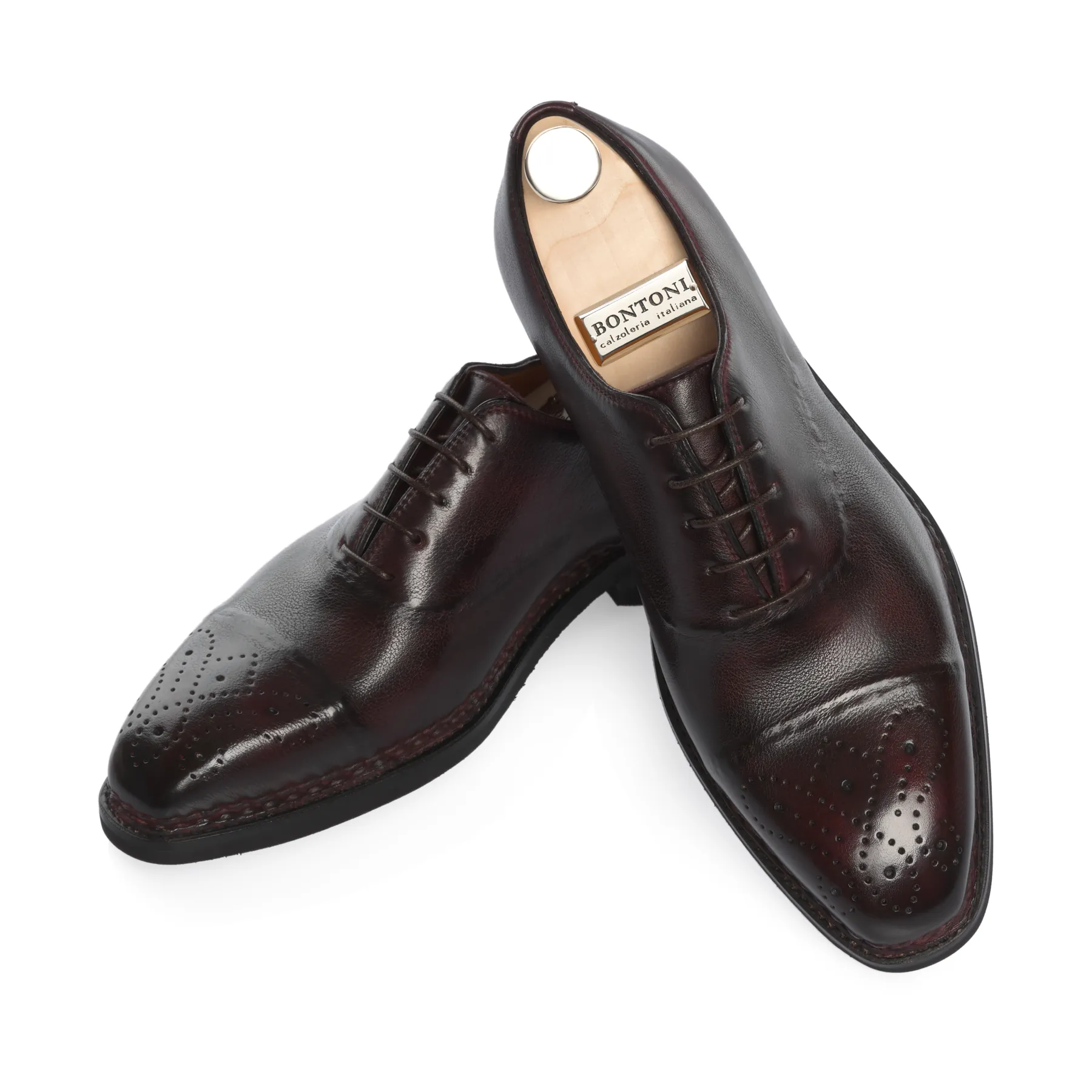 «Vittorio» Five-Eyelet Oxford Shoes with Reverse Stitched Details and Perforated Medallion in Wine Red